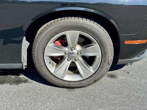 Used 2018 Dodge Challenger SXT image 30