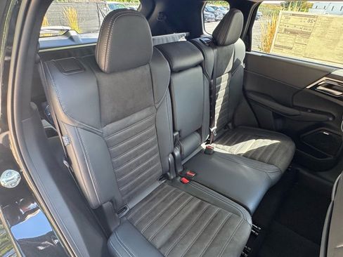 New 2025 Mitsubishi Outlander SE image 14