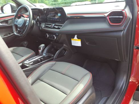 Used 2026 Chevrolet TrailBlazer RS w/ Convenience Package AWD/4WD image 9