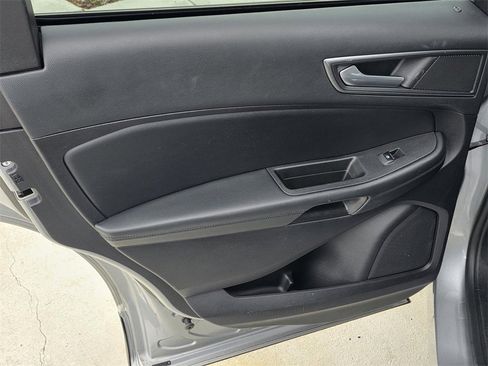 Used 2020 Ford Edge SE image 37