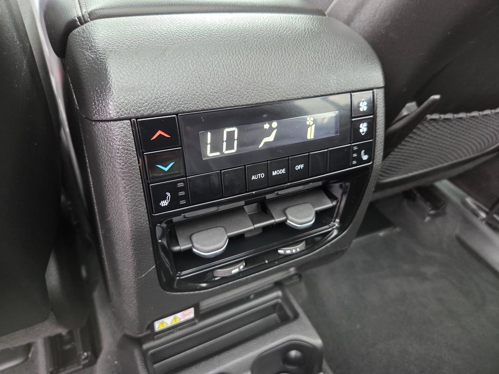 Used 2023 Jeep Grand Cherokee L Limited w/ Luxury Tech Group II AWD/4WD image 22