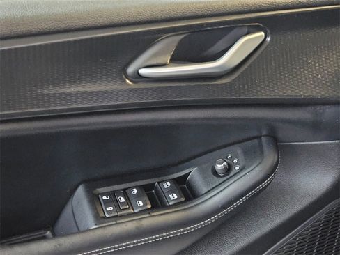 Used 2023 Jeep Grand Cherokee Altitude image 11