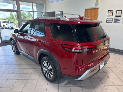Used 2023 Nissan Pathfinder SL AWD/4WD image 11