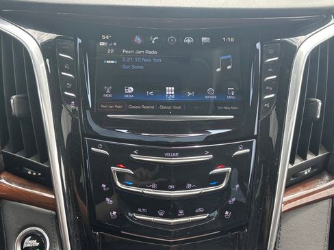 Used 2020 Cadillac Escalade ESV Premium Luxury AWD/4WD image 24