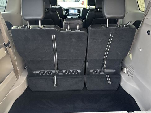 Used 2024 Chrysler Pacifica Touring-L image 33