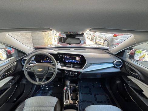 Used 2025 Chevrolet Trax LT image 33