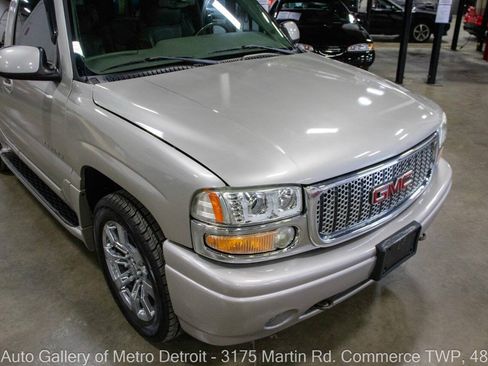 Used 2005 GMC Yukon Denali AWD/4WD image 13