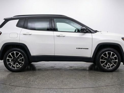 Used 2025 Jeep Compass Trailhawk AWD/4WD image 11