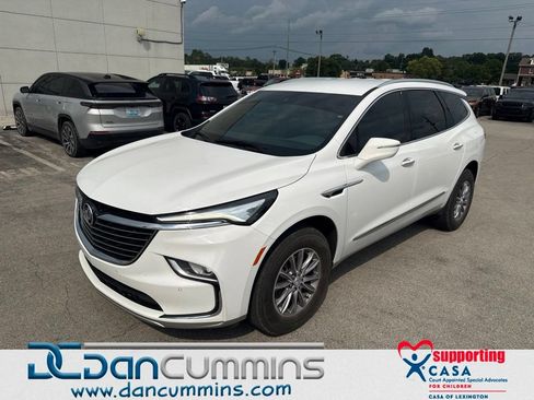Used 2023 Buick Enclave Essence FWD image 1
