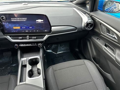 New 2026 Chevrolet Equinox EV LT image 18