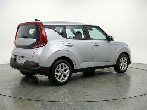Used 2025 Kia Soul LX w/ LX Technology Package image 9