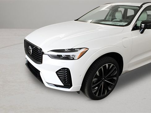 New 2026 Volvo XC60 T8 Ultra w/ Protection Package Premier image 33