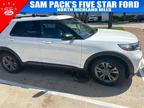 Used 2023 Ford Explorer XLT w/ Equipment Group 202A RWD image 4