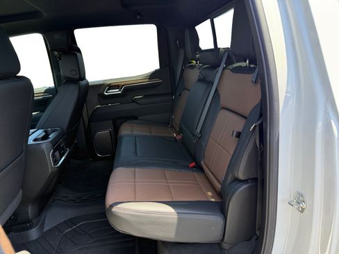 Used 2025 Chevrolet Silverado 1500 High Country AWD/4WD image 16