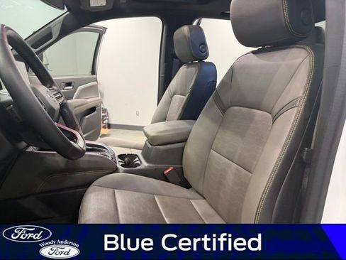 Used 2023 Chevrolet Colorado ZR2 w/ ZR2 Convenience Package III image 9