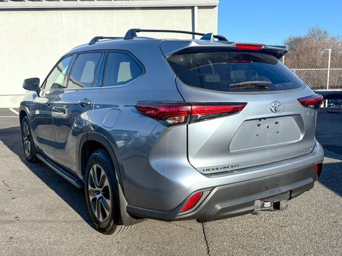 Used 2021 Toyota Highlander XLE image 5