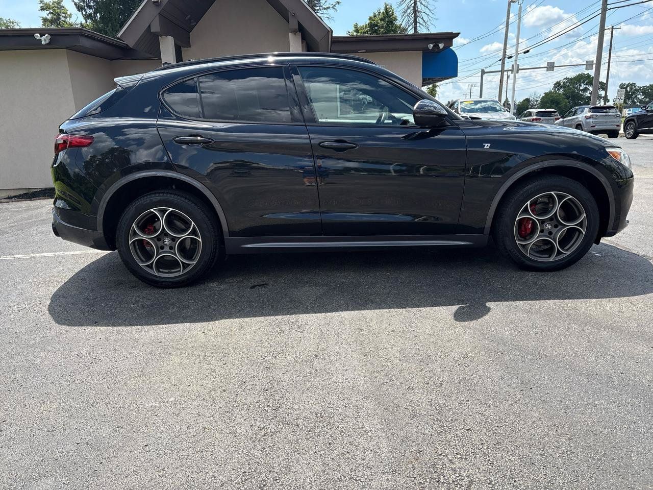 Used 2023 Alfa Romeo Stelvio Ti AWD/4WD image 4