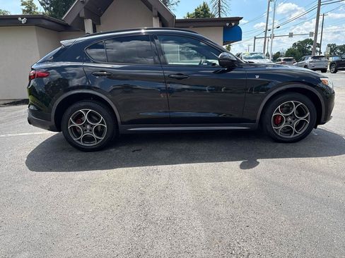 Used 2023 Alfa Romeo Stelvio Ti AWD/4WD image 4