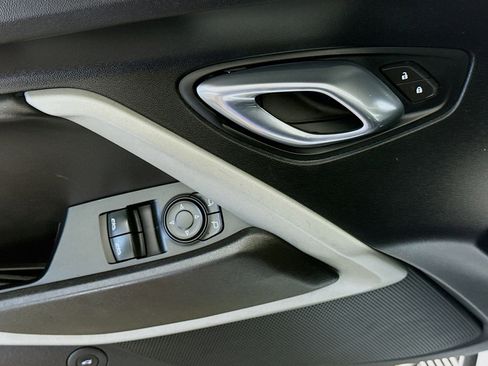 Used 2021 Chevrolet Camaro LT image 22