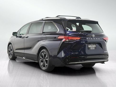 Used 2026 Toyota Sienna Platinum AWD/4WD image 3