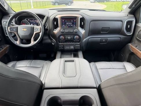 Used 2019 Chevrolet Silverado 1500 High Country w/ Technology Package AWD/4WD image 6