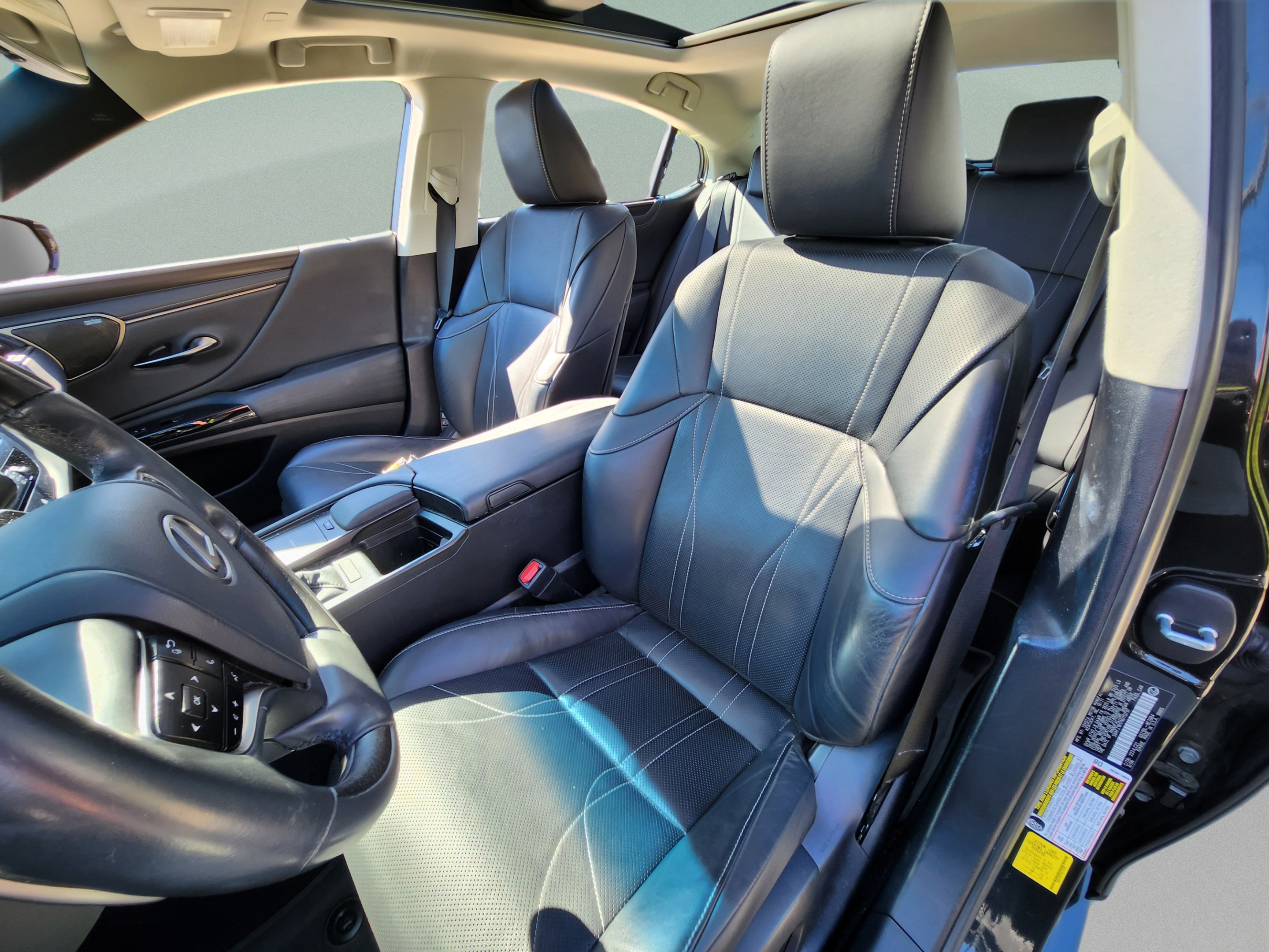 Certified 2022 Lexus ES 350 Ultra Luxury w/ Accessory Package 2 FWD image 15
