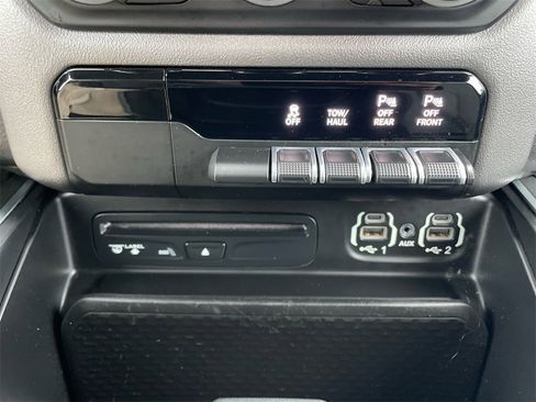 Used 2019 RAM 1500 Big Horn image 12