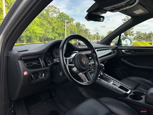 Certified 2020 Porsche Macan S AWD/4WD image 4