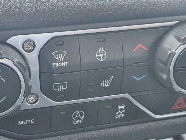 Used 2025 Jeep Wrangler Sport AWD/4WD image 19