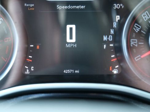 Used 2015 Dodge Challenger R/T Scat Pack w/ Leather Interior Group RWD image 4