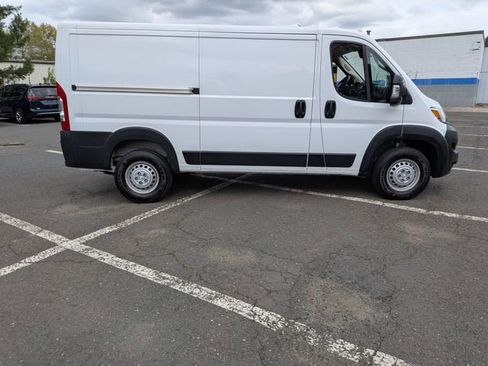 Used 2025 RAM ProMaster 2500 w/ Convenience Group FWD image 4