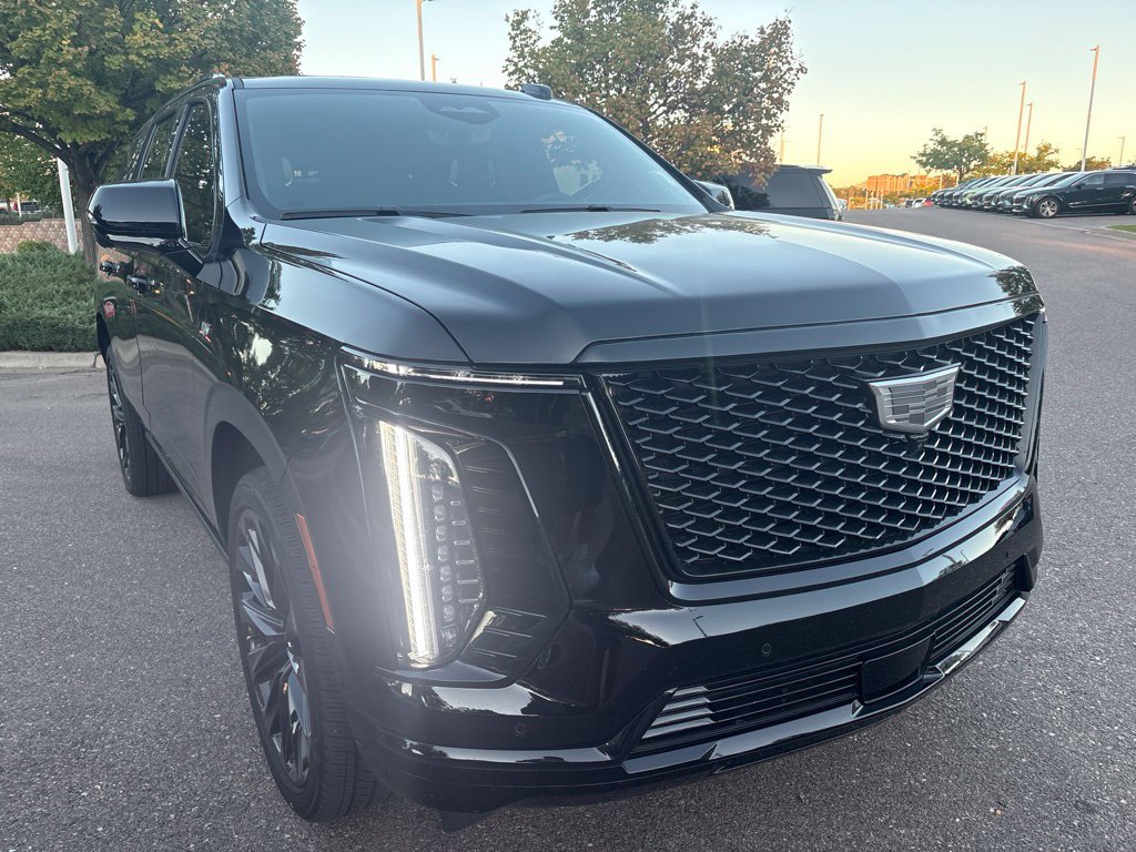 Used 2026 Cadillac Escalade Platinum Sport w/ LPO, ONYX Package AWD/4WD image 7