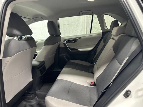 Used 2025 Toyota RAV4 XLE AWD/4WD image 45