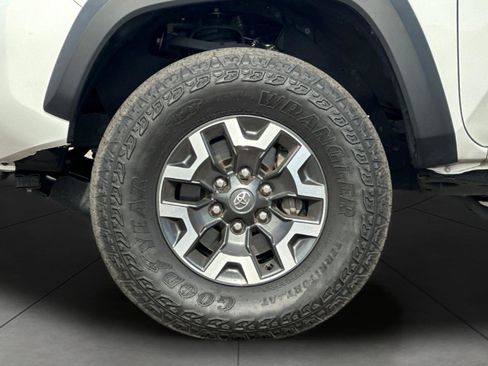 Used 2022 Toyota Tacoma TRD Off-Road image 29