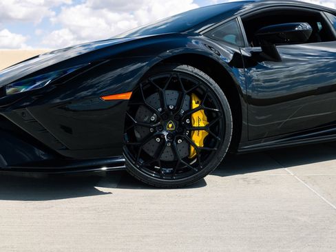 Used 2024 Lamborghini Huracan Tecnica image 8
