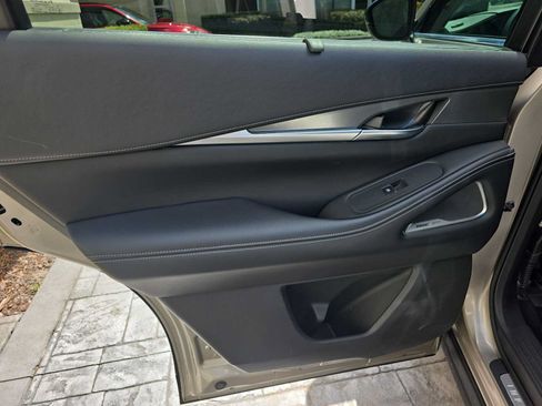 Used 2023 INFINITI QX60 Luxe w/ Performance Audio Package FWD image 9