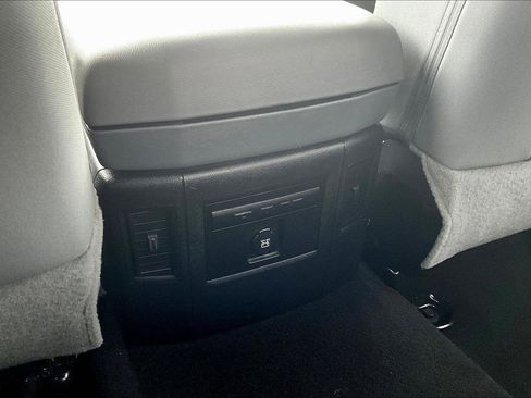 Used 2018 RAM 1500 Big Horn image 33