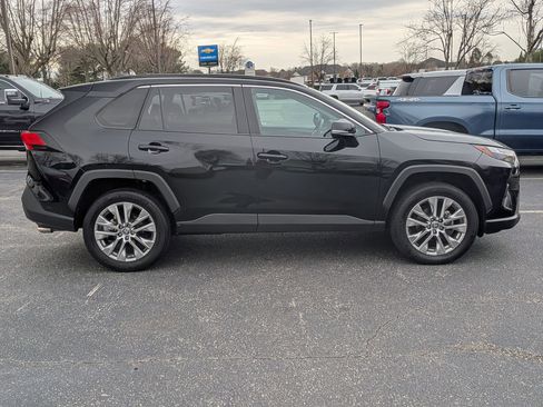 Used 2023 Toyota RAV4 XLE Premium image 10