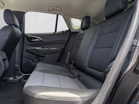 Used 2025 Chevrolet Trax LT w/ LT Convenience Package FWD image 18