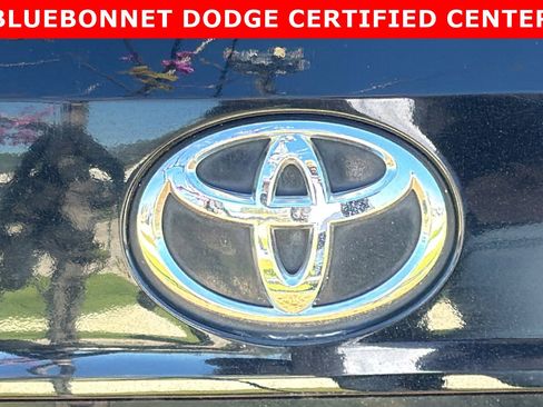 Used 2020 Toyota Highlander XLE image 11