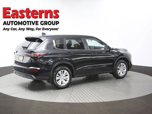Used 2025 Mitsubishi Outlander ES image 42