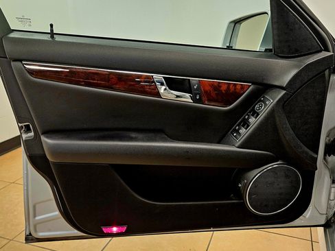 Used 2010 Mercedes-Benz C 300 4MATIC Sedan image 7