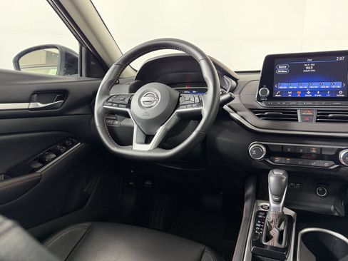 Used 2025 Nissan Altima 2.5 SR FWD image 15