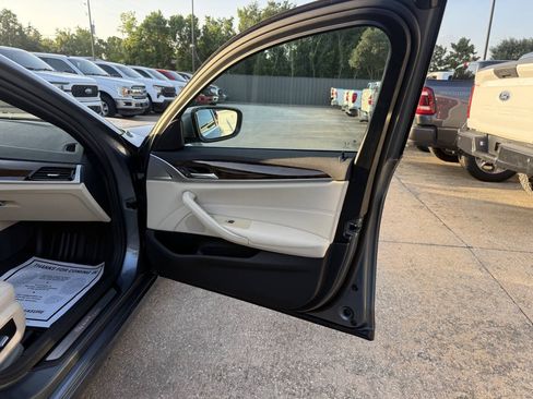Used 2020 BMW 530i w/ Convenience Package RWD image 11
