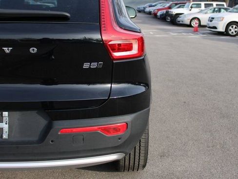 Used 2025 Volvo XC40 B5 Plus image 46