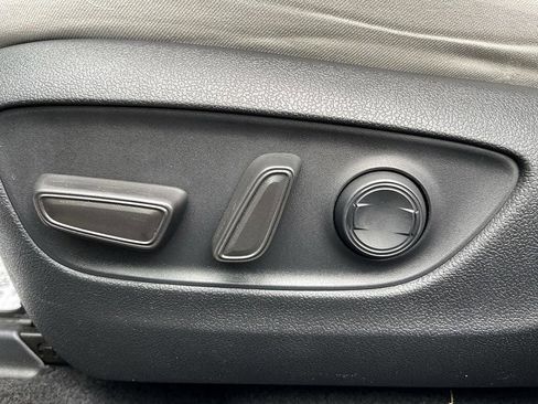 Used 2022 Toyota RAV4 XLE w/ Convenience Package image 19