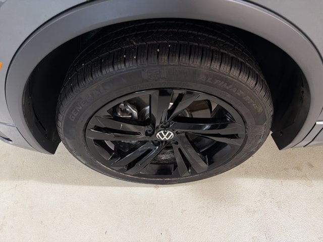 Certified 2024 Volkswagen Tiguan SE R-Line AWD/4WD image 11