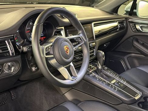 Used 2021 Porsche Macan AWD/4WD image 22