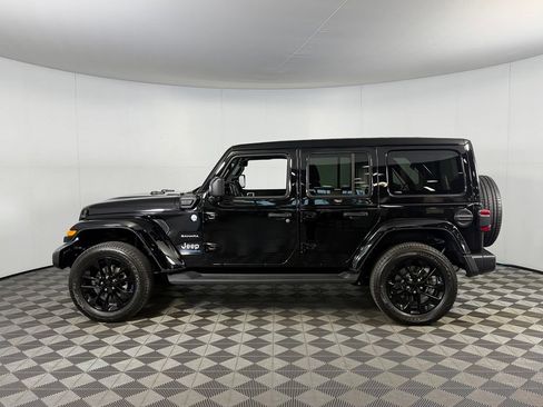 Used 2023 Jeep Wrangler Unlimited Sahara w/ Safety Group AWD/4WD image 10