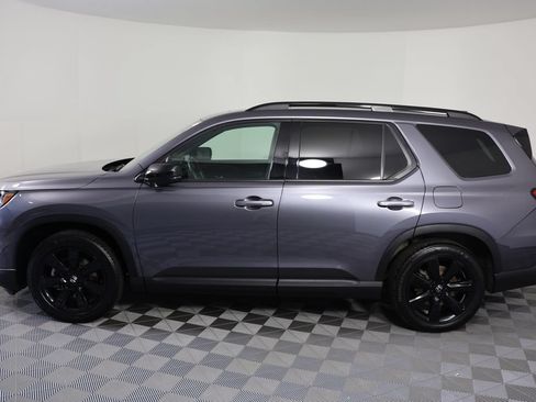 Used 2025 Honda Pilot Black Edition image 5